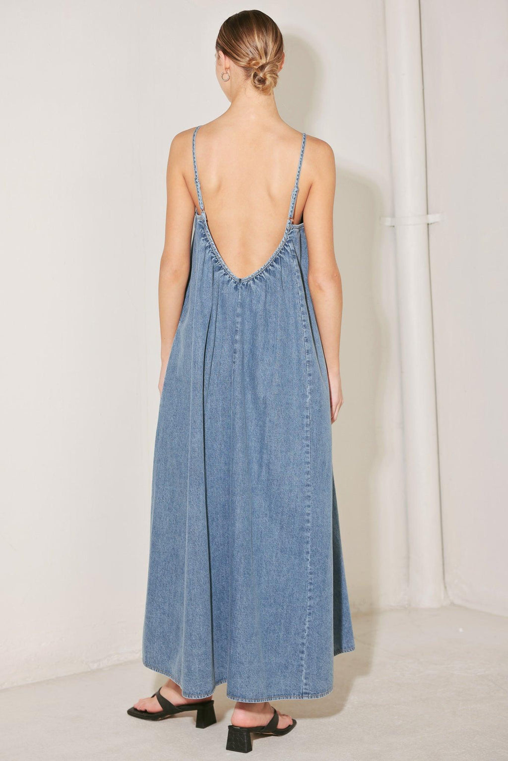 INDIGO WEEKEND THEORY DENIM MIDI DRESS